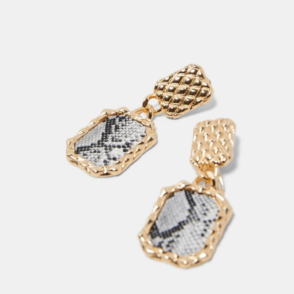New ๐
Snakeskin Prinnted Earrings - Picture 3 of 4